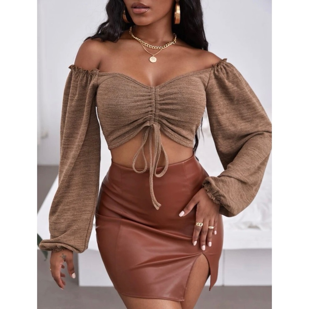 PrettyLittleThing • Off Shoulder Lantern Sleeve Top • Size Small (4)